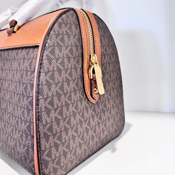 Michael kors purse - Picture 6 of 8